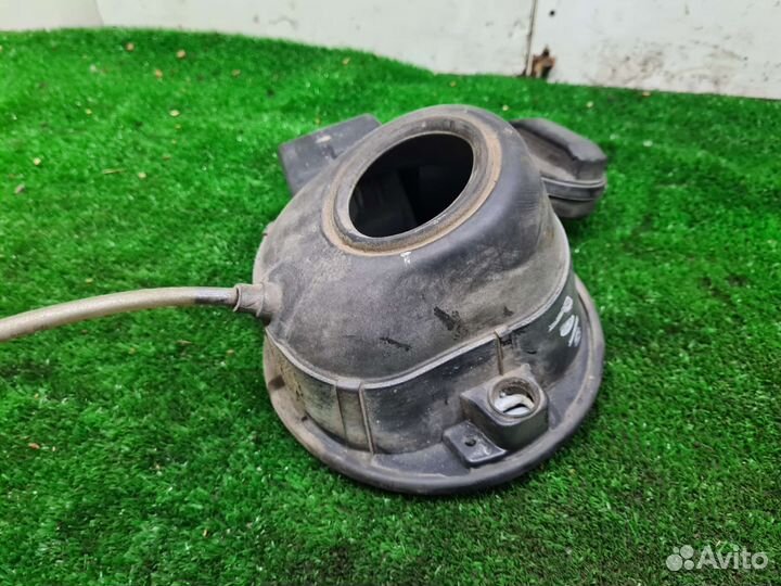 Лючёк бензобака Volkswagen Polo Sedan