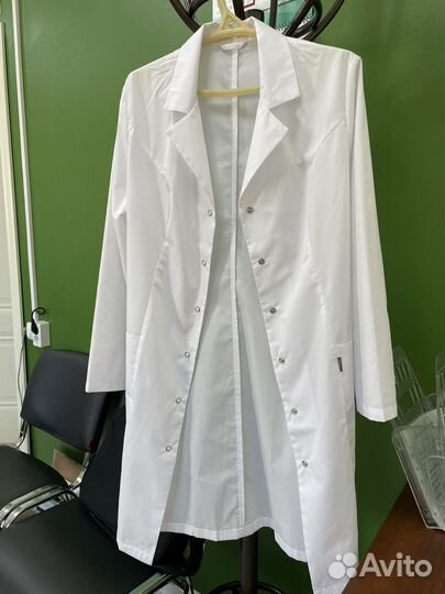 Белый медицинский халат
