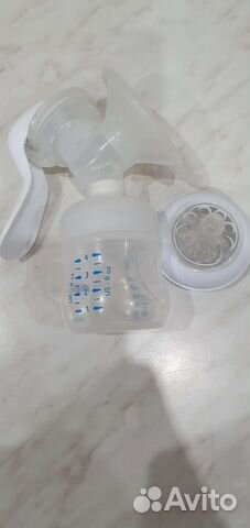 Молокоотсос ручной Avent с бутылкой