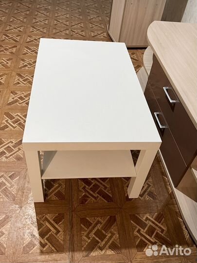 Журнальный столик IKEA белый