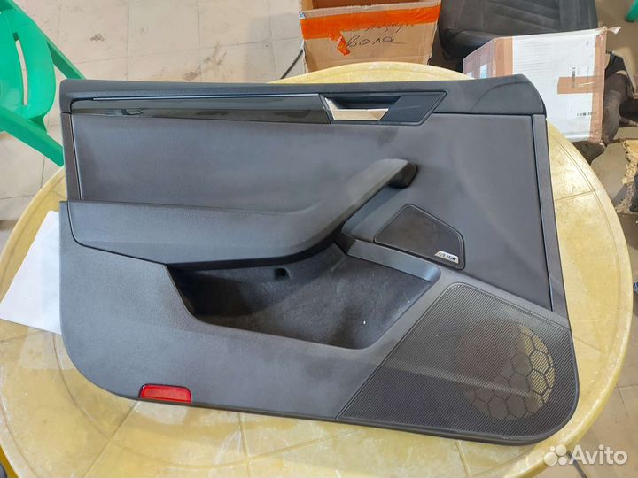 Дверные карты Canton, подсветка Skoda Superb 3