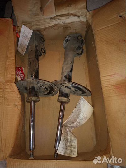 Стойки передние и задние на Тойота Камри б/у