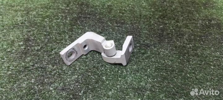 Петля двери передней правой верхняя Audi Audi A8