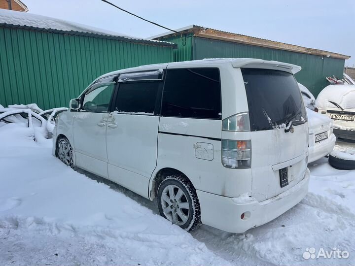 Продам по запчастям Toyota Voxy AZR60, 1azfse
