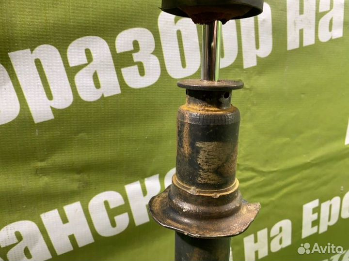 Стойка подвески передняя правая Mitsubishi Galant