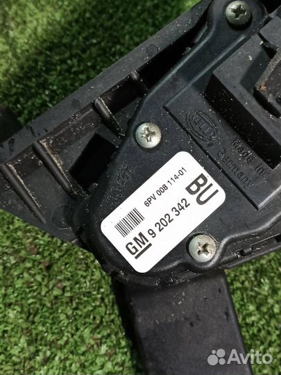 Педаль газа Opel Zafira B компактвэн 1.8 2008