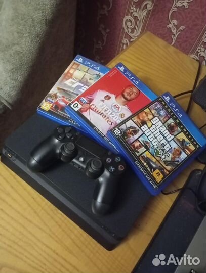 Sony playstation 4 Slim 1tb 3 игры б/у