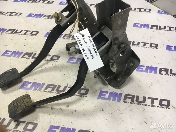 Блок педалей Киа Спектра