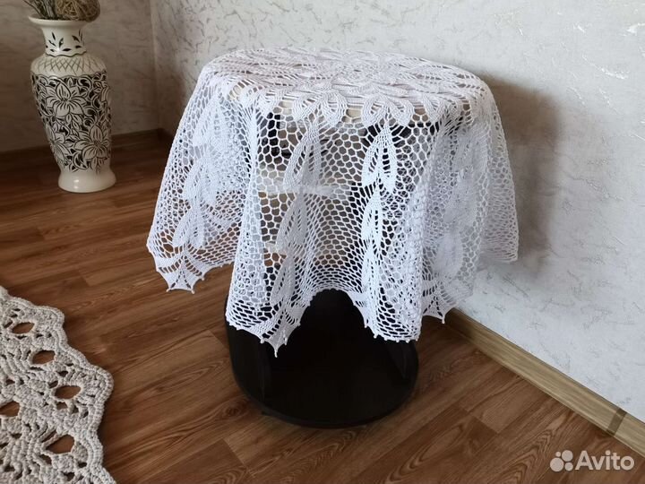 Скатерть белая круглая