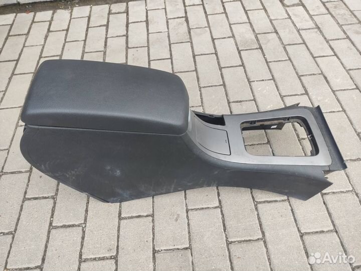 Подлокотник, тоннель Пежо 407