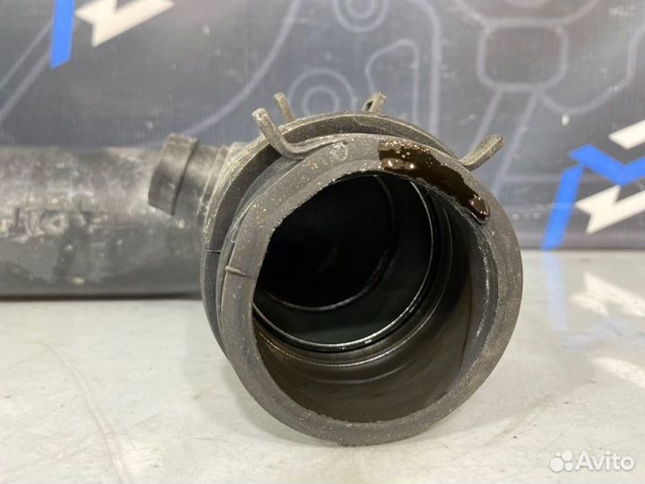 Патрубок воздушного фильтра Volkswagen Passat