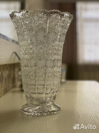 Большая хрустальная ваза