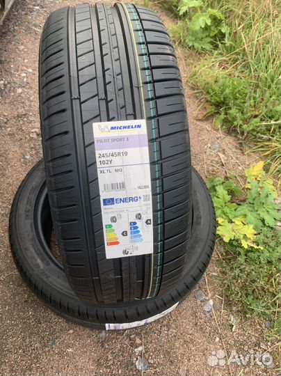 Michelin Pilot Sport 3 245/45 R19 и 275/40 R19 102Y