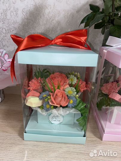 Подарочная коробка с цветами из мыла
