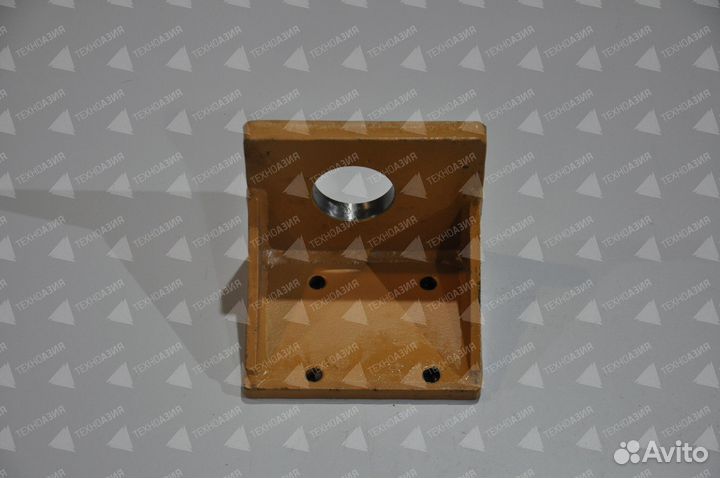 Кронштейн 4110000562016 Yuchai YC6108/YC6B125