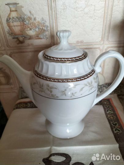 Чайники и сахарницы