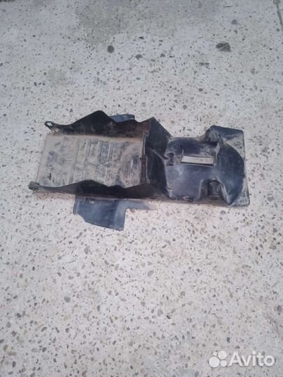 Подкрылок крыло Хонда CBR 250 rr 1991