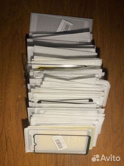 Чехлы и защитные стекла