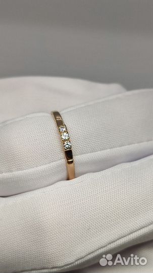 Золотое кольцо с фианитами 15,5 (8150)