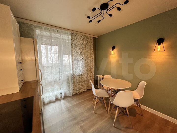 2-к. квартира, 64 м², 3/14 эт.