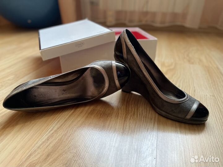 Продаю туфли coach