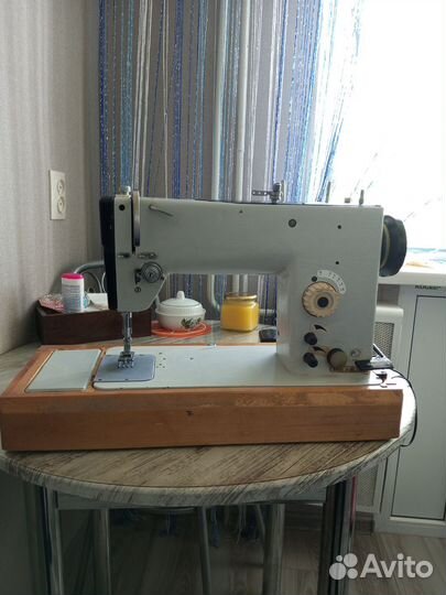 Швейная машина Вiка