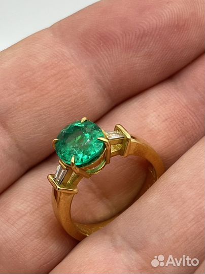 Золотое кольцо с натуральным изумрудом 2,3 карат