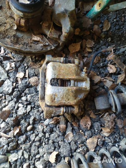 Суппорт передний audi 80