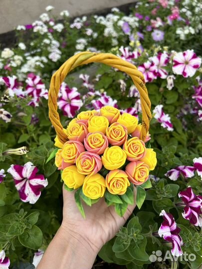 Букет из мыла из 23 роз в корзине