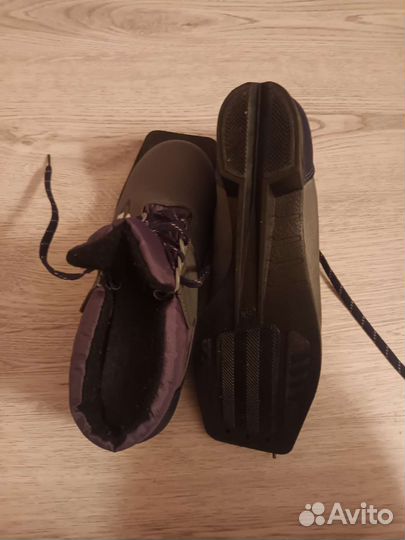 Лыжные ботинки