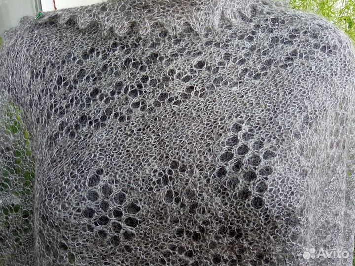 Палантины пуховые в ассортименте ручной вязки