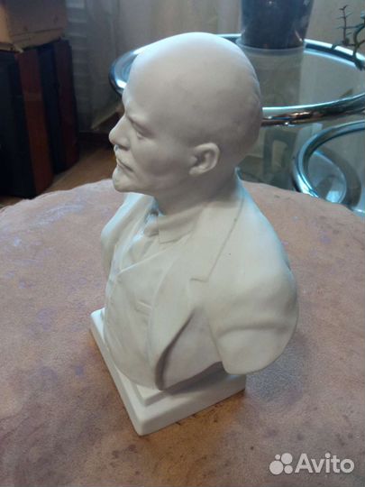 Бюст Ленин Бисквит (фарфор) высота 18 см