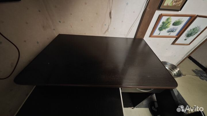 Компьютерный стол