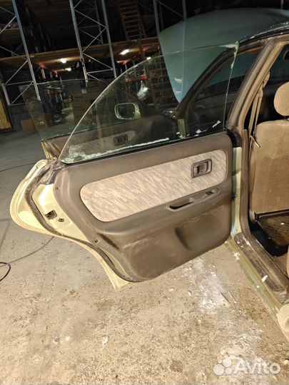 Nissan Presea r11 стекло задней левой двери