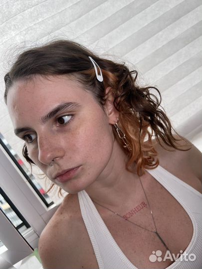 Модель на брови