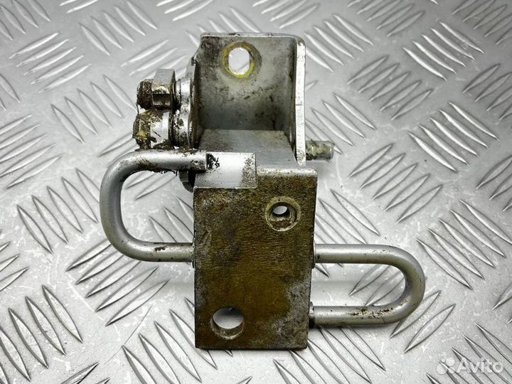 Петля двери задняя левая Volkswagen Golf MK4