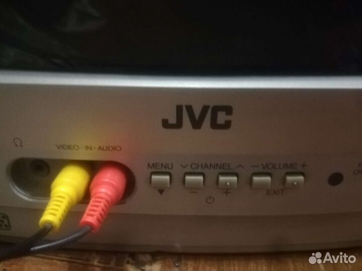 Телевизор J V C малогабаритный