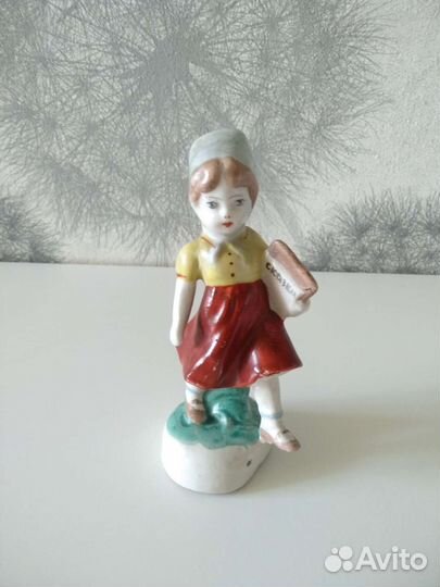 Девочка С книгой сказки-азбука Бронницы