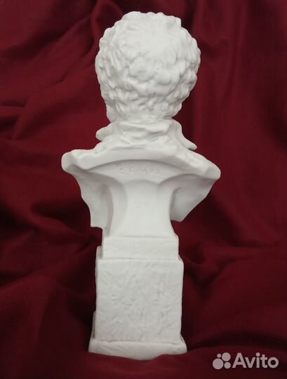 Бюст Пушкина работы С.М. Орлова, 1946 г