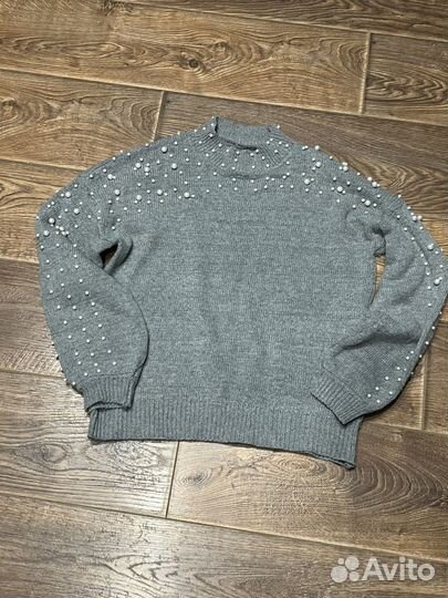 Свитер с бусинами