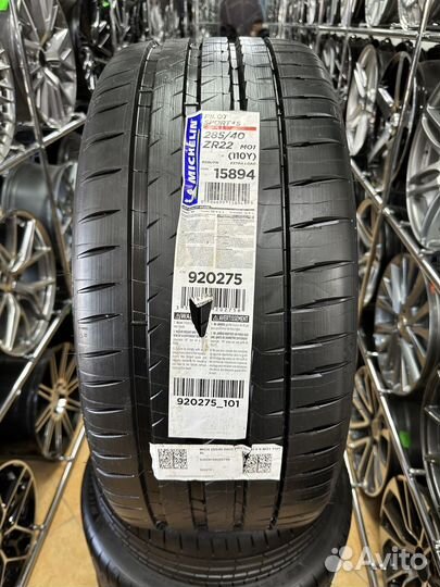 Michelin Pilot Sport 4 S 285/40 R22