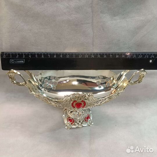 Ваза-ладья на ножке с инкрустацией