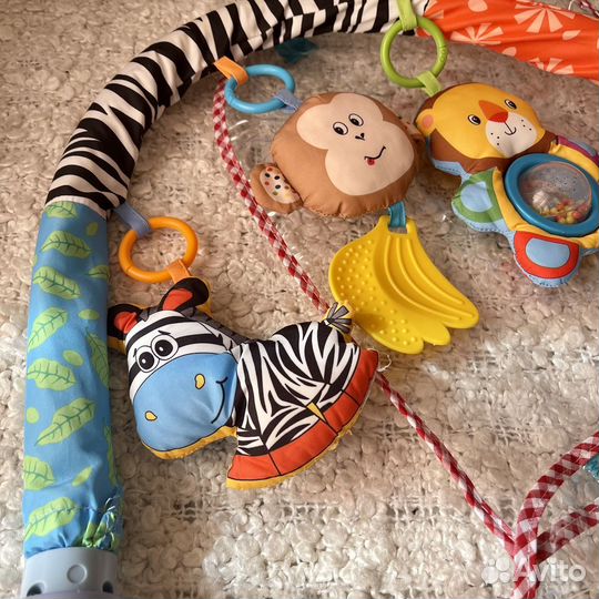 Дуга с игрушками