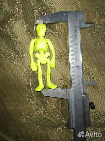 Брелок на зеркало автомобиля