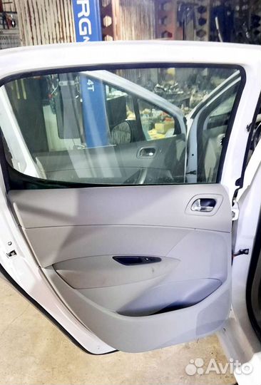 Дверная карта белая Пежо 308