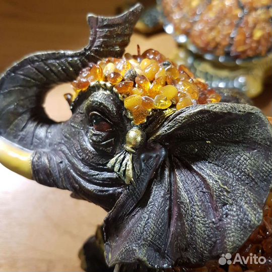 Статуэтка сувенирная слон с настоящим янтарем