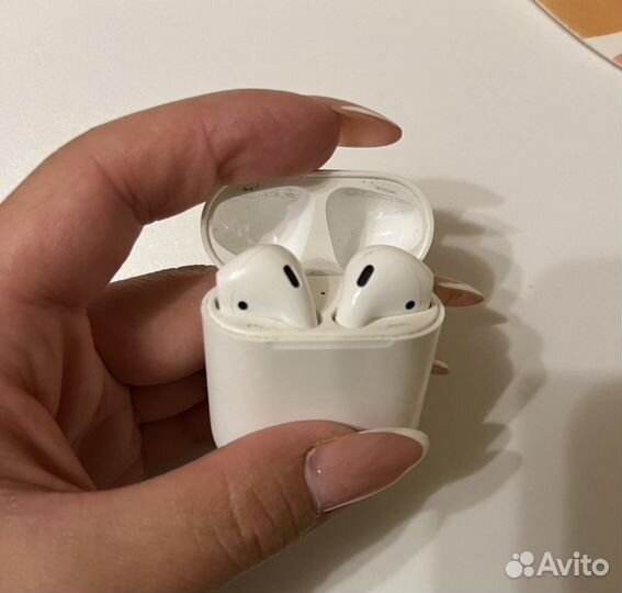 Продам беспроводные наушники apple airpods