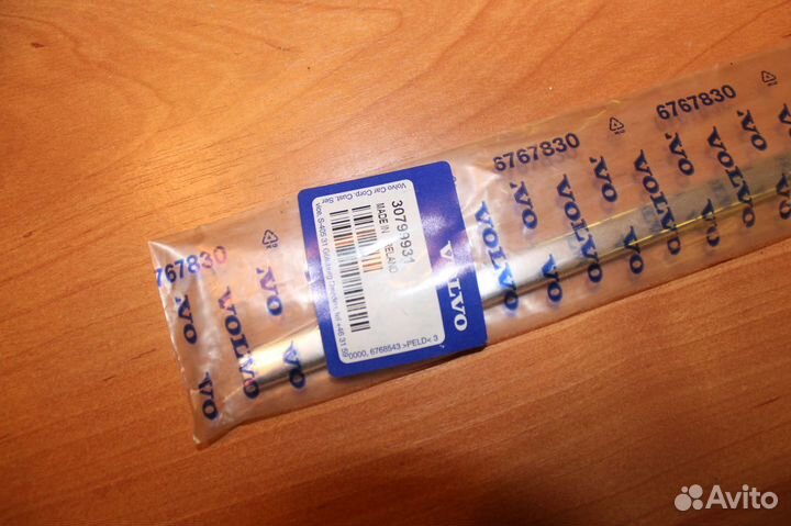 Молдинг стекла зад крыла нижн Volvo