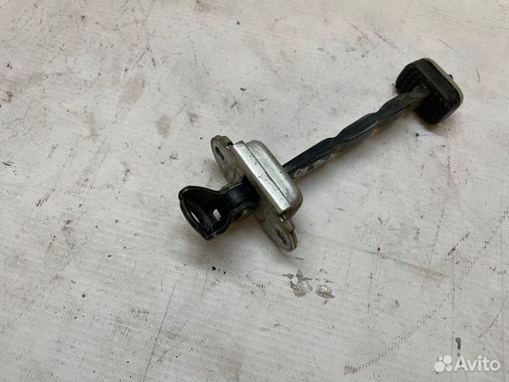 Ограничитель двери передний левый Honda Cr-V 3 RE3