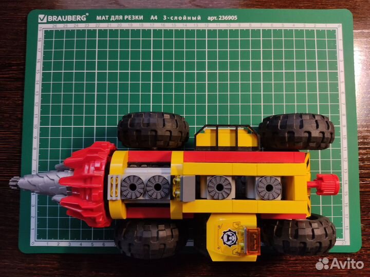 Lego буровая машина